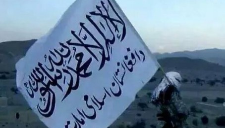 بغلان، ښوونکو درژیم په خلاف مظاهره کړې او دبامیانو لاره یې بنده کړې