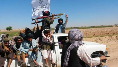 د ننګرهار ولايت د نظامي مسؤول تسليت او بيعت